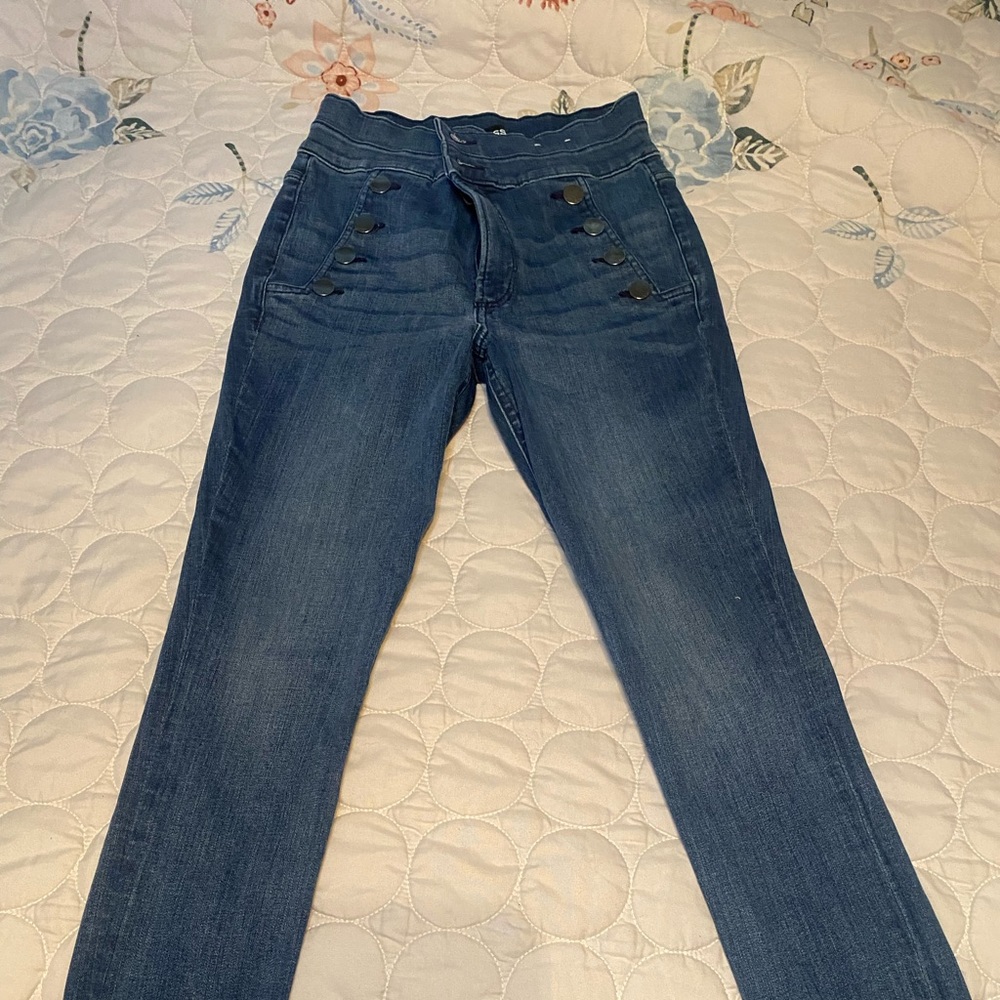 Perfect Curves Button Front Ankle Leggings